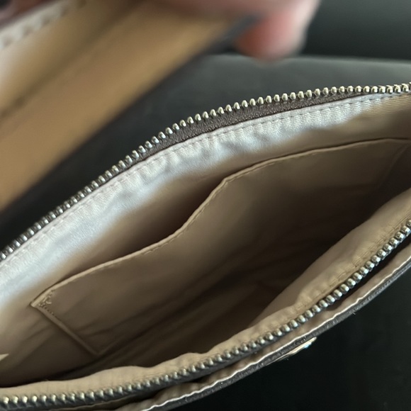 Perfect condition tan bag shoulder strap is adjustable - Picture 6 of 6